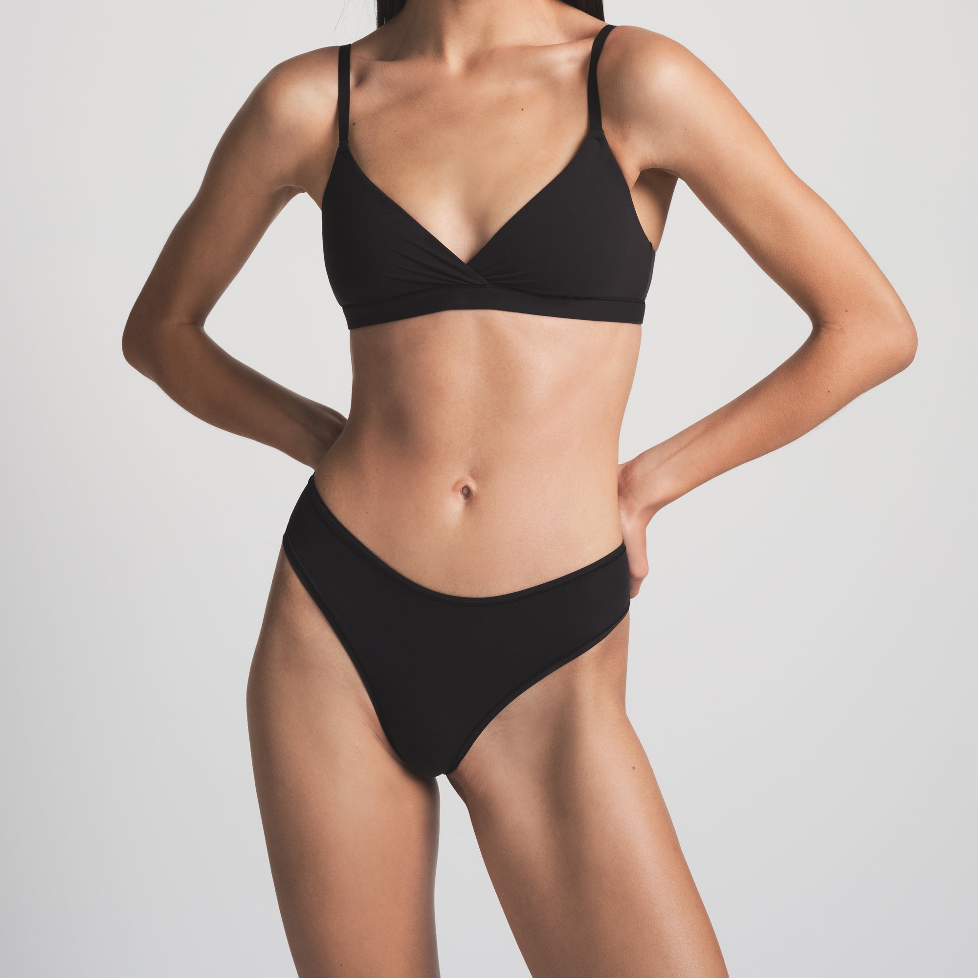 SKIMS FITS EVERYBODY CHEEKY BRIEF | ONYX