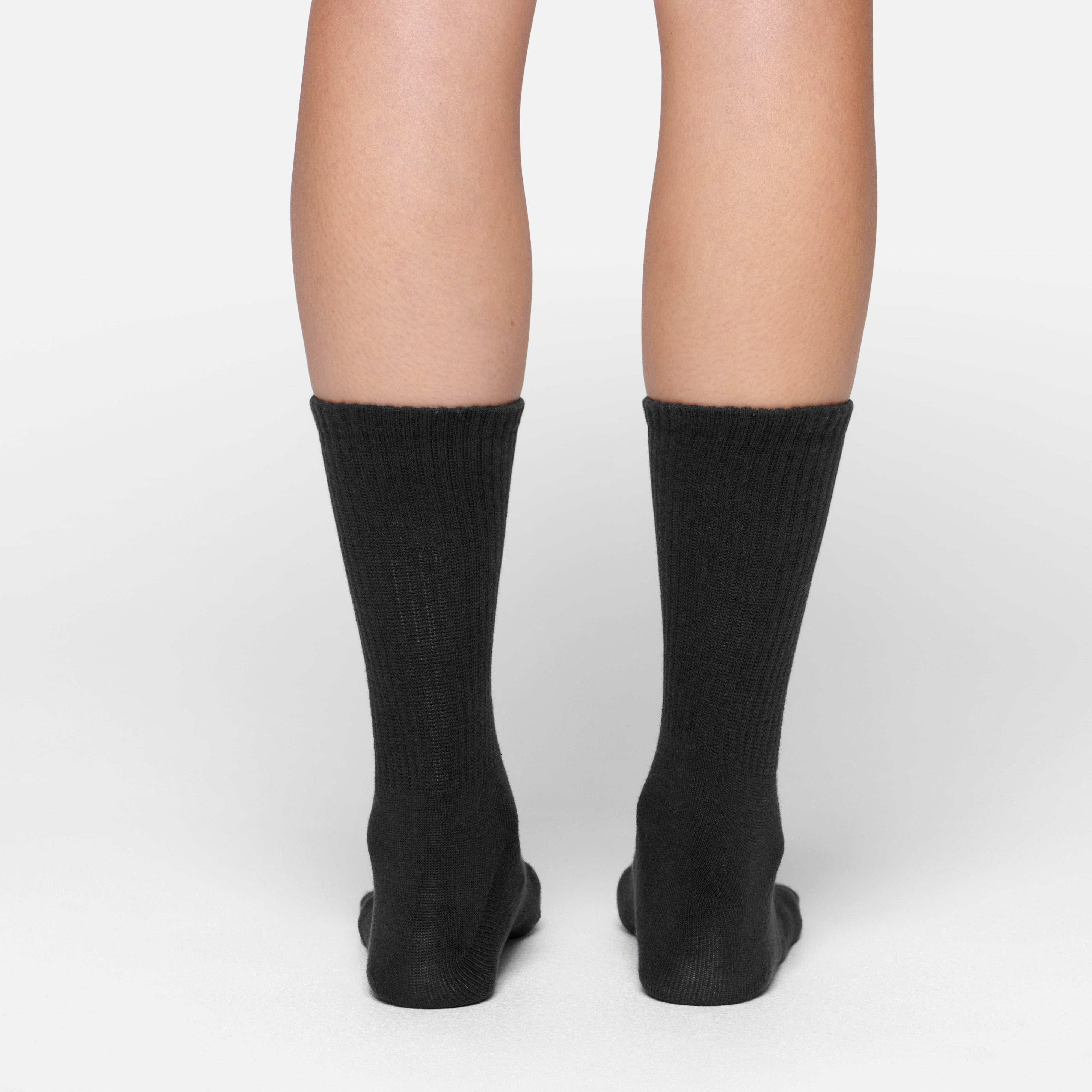 SKIMS RIBBED CREW SOCK | SOOT