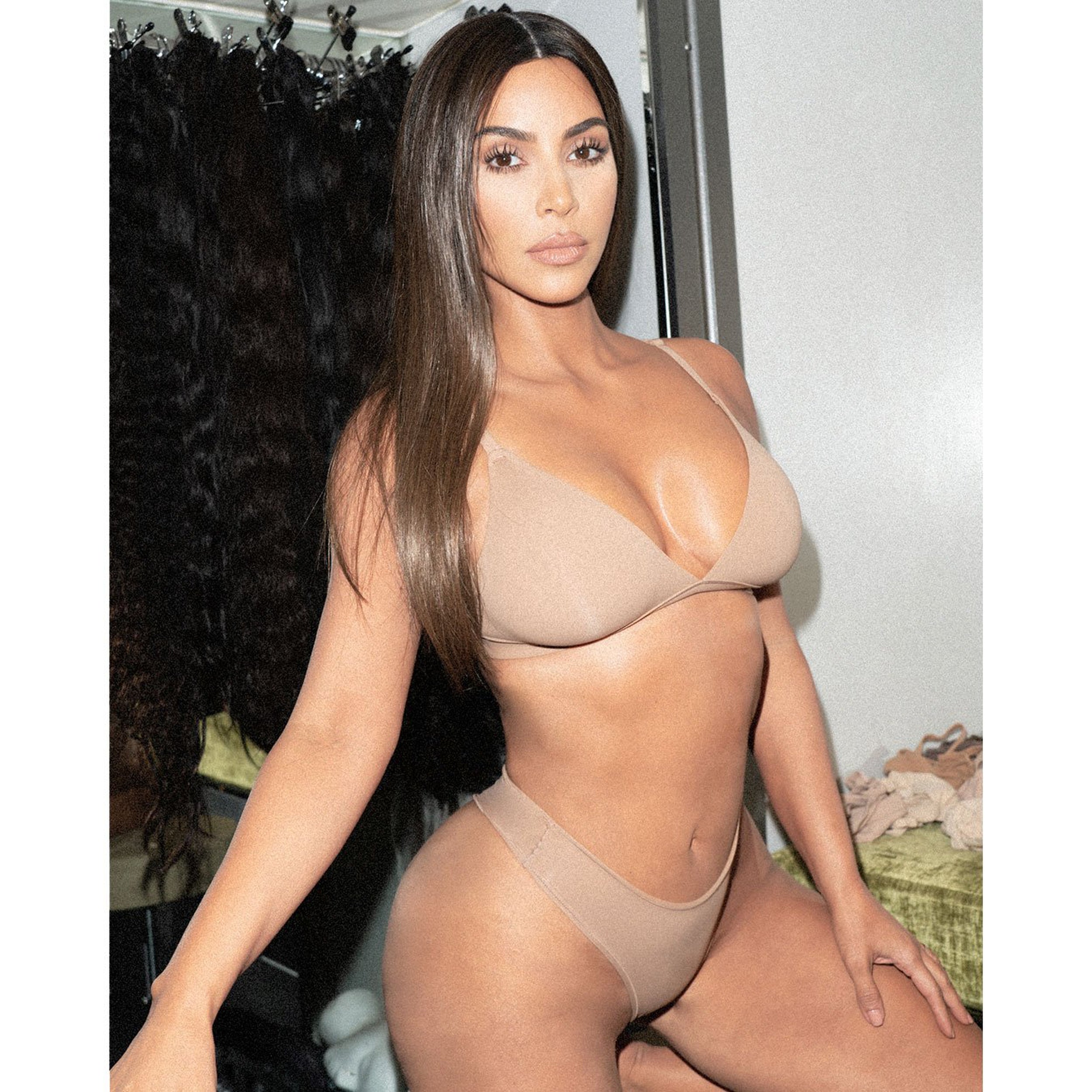 SKIMS FITS EVERYBODY TRIANGLE BRALETTE | COCOA