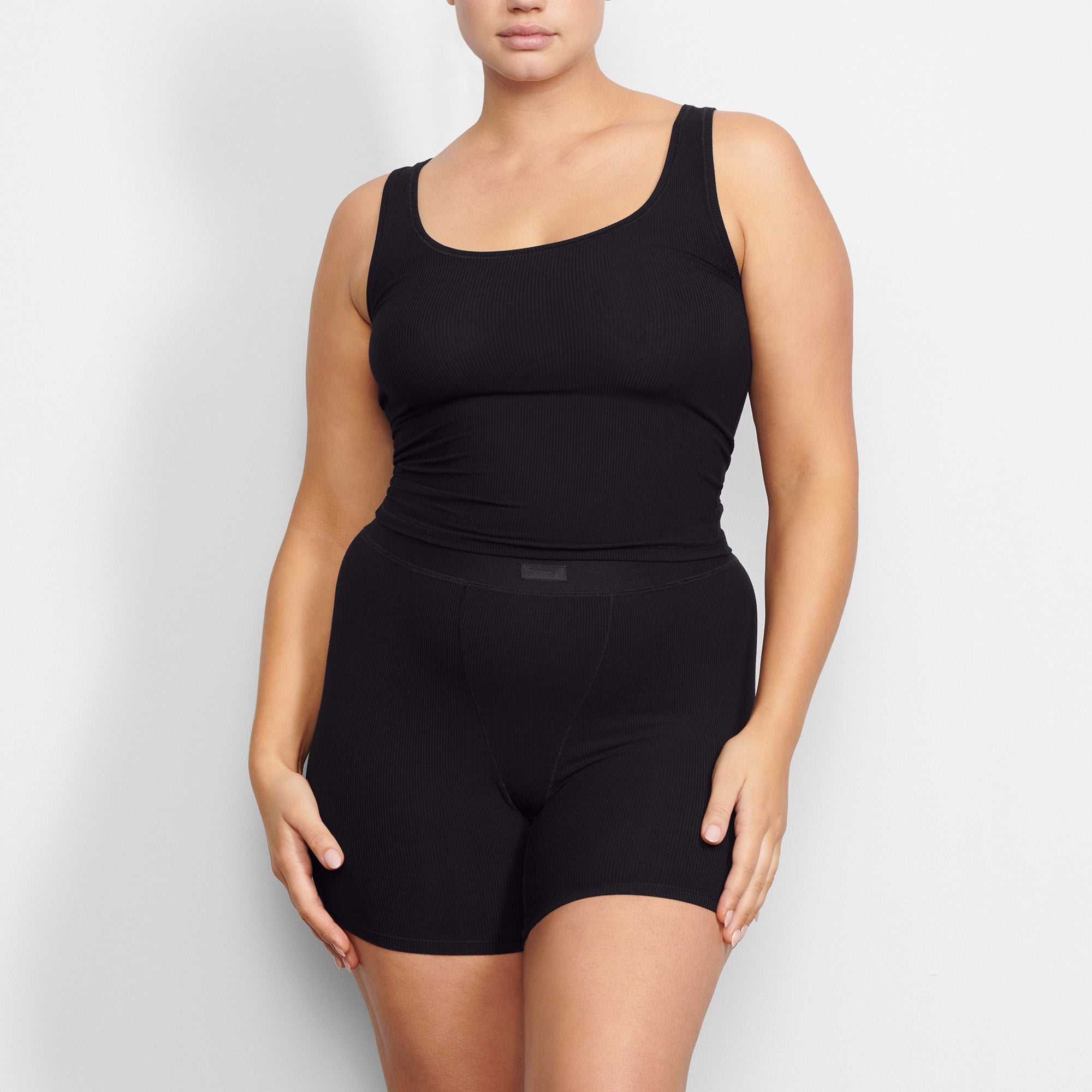 SKIMS SOFT LOUNGE TANK | ONYX