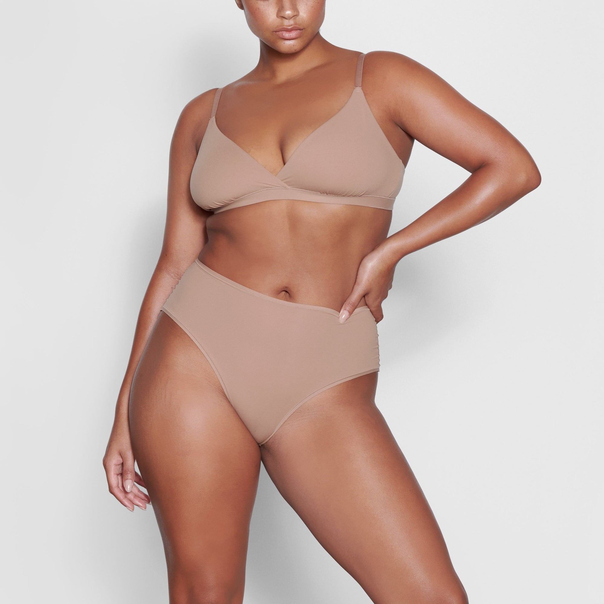SKIMS FITS EVERYBODY FULL BRIEF | SIENNA
