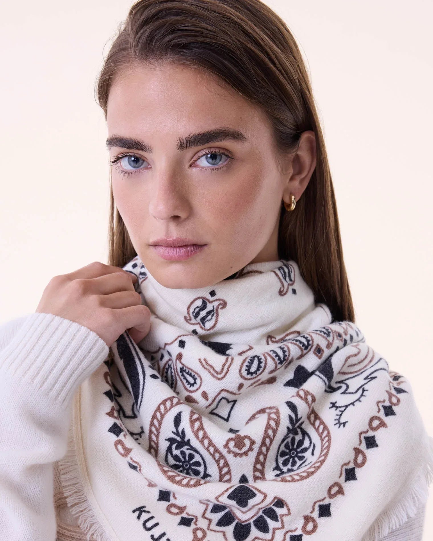 KUJTEN Large Bandana Hachiko Feather Bico White - Bandana - My Suti