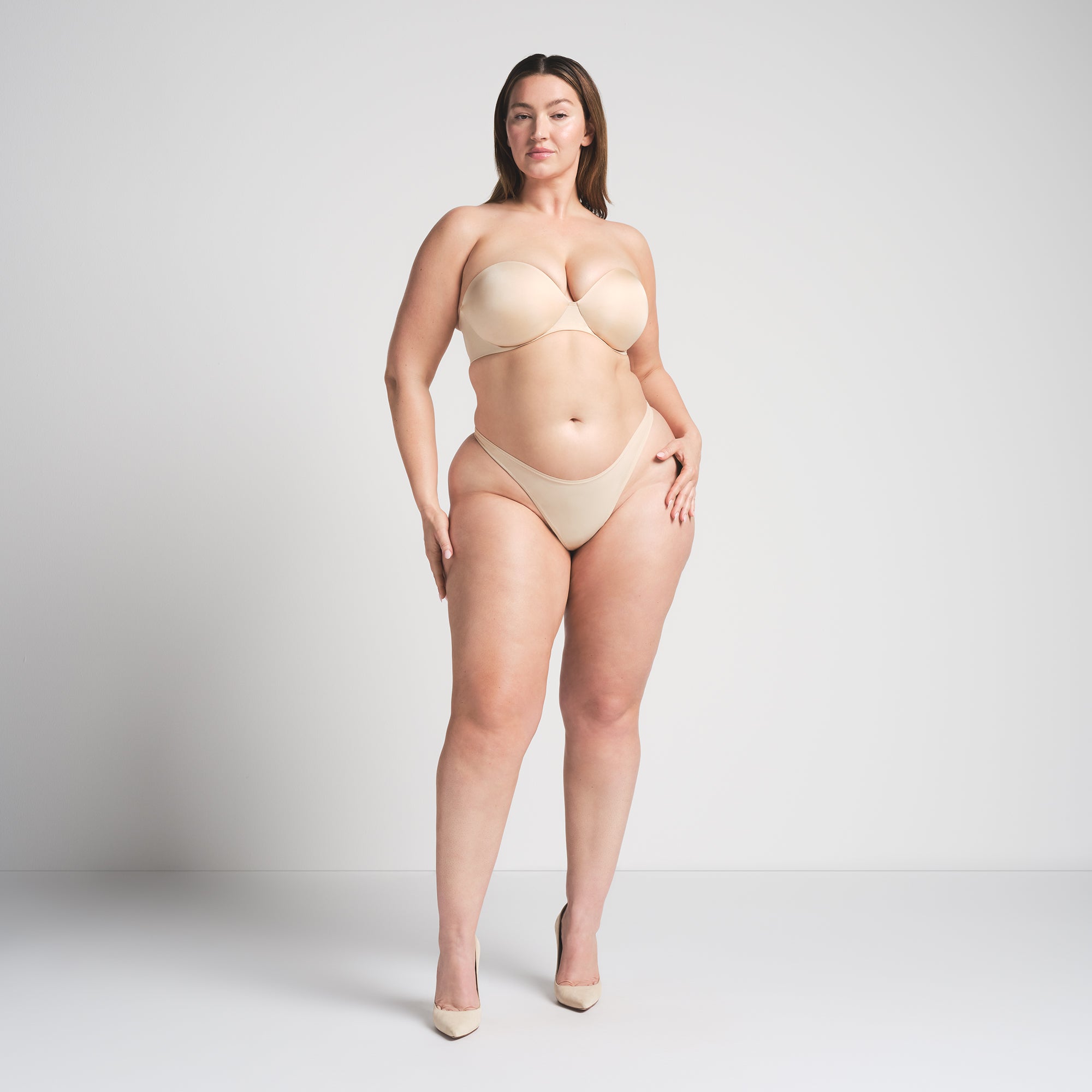 SKIMS ULTIMATE STRAPLESS PUSH-UP BRA | SAND