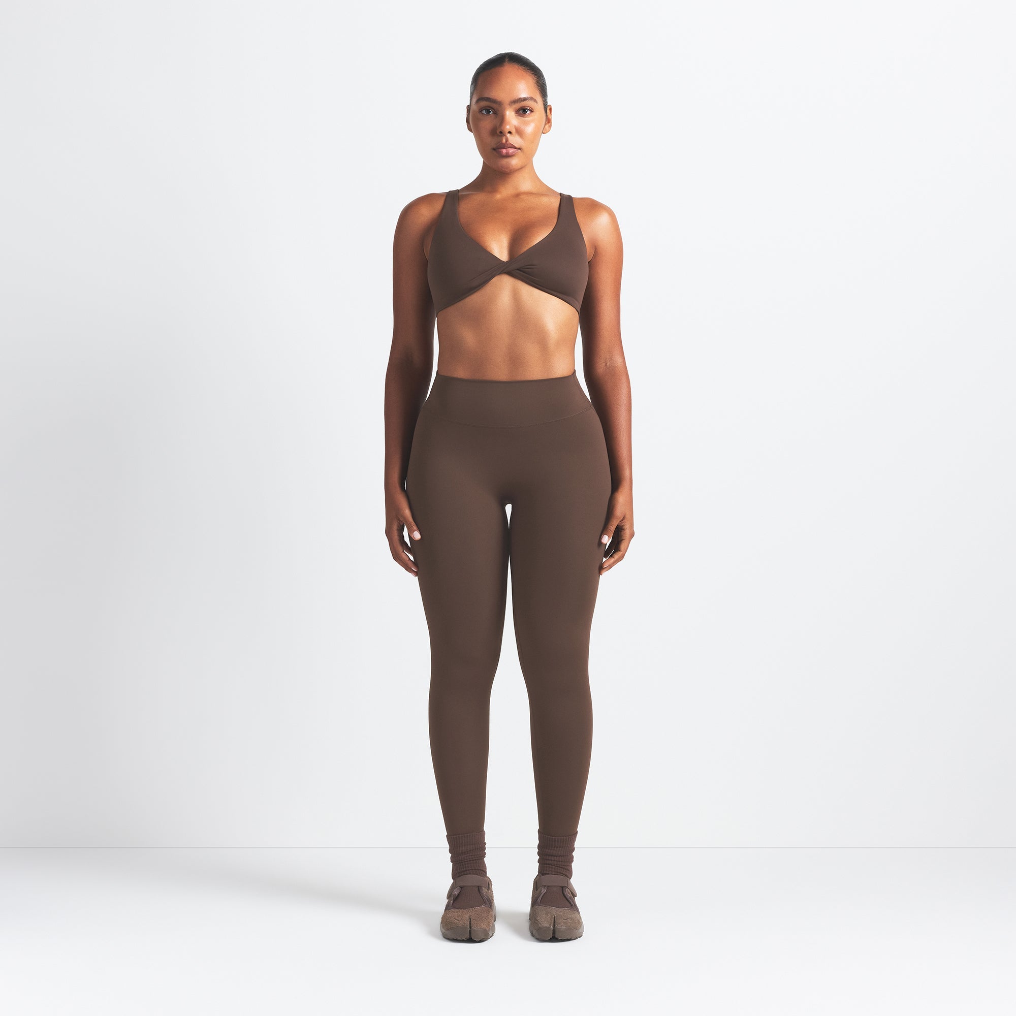 NikeSKIMS MATTE TWIST-FRONT BRA | DARK SEPIA