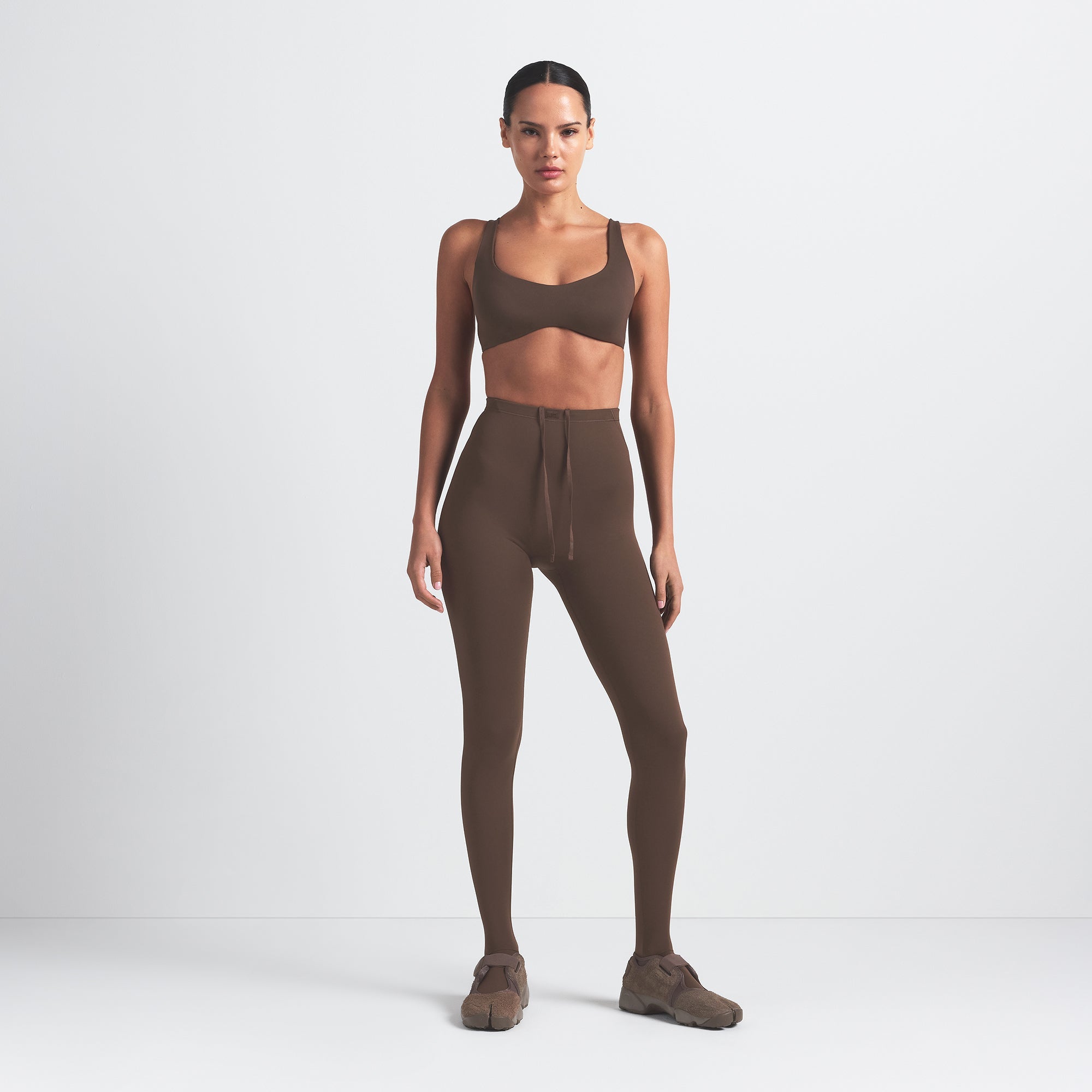 NikeSKIMS MATTE SHAPING SCOOP BRA | DARK SEPIA