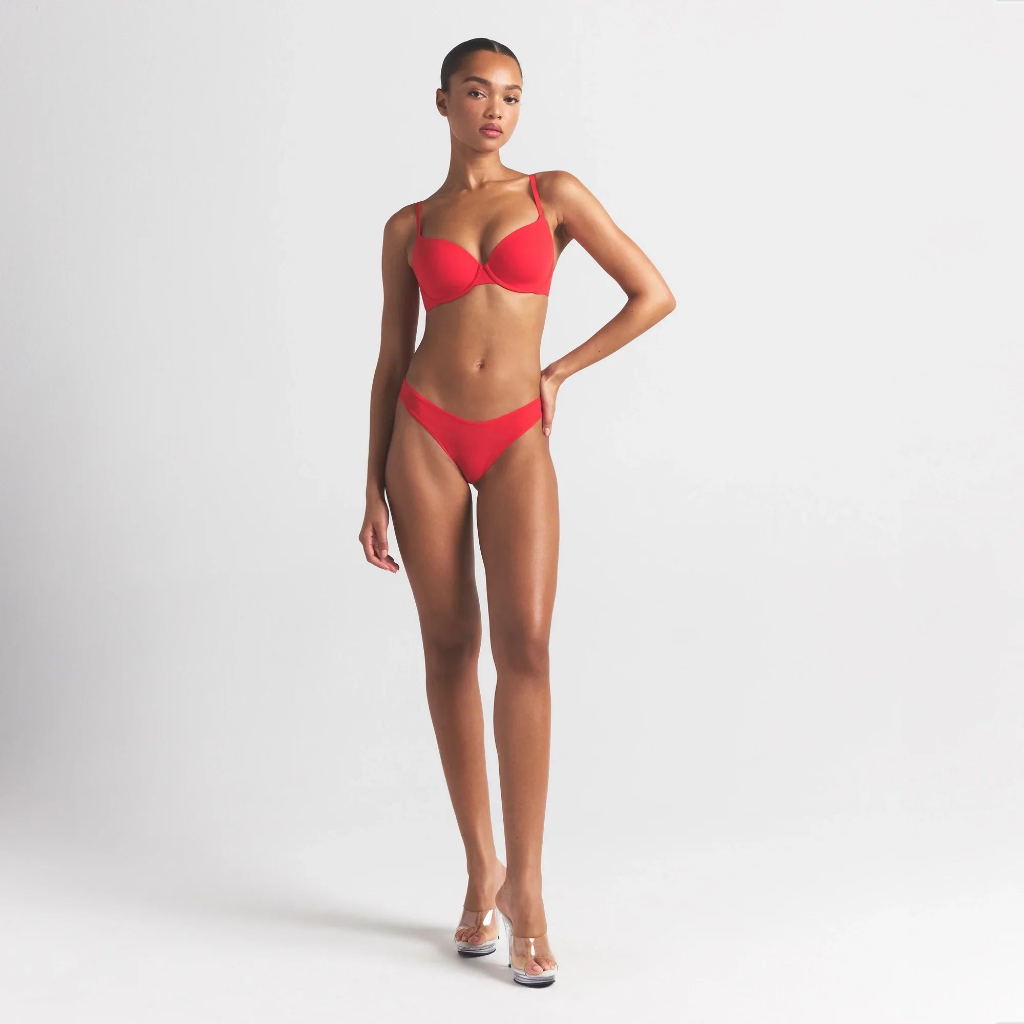 SKIMS FITS EVERYBODY T-SHIRT BRA | CHERRY