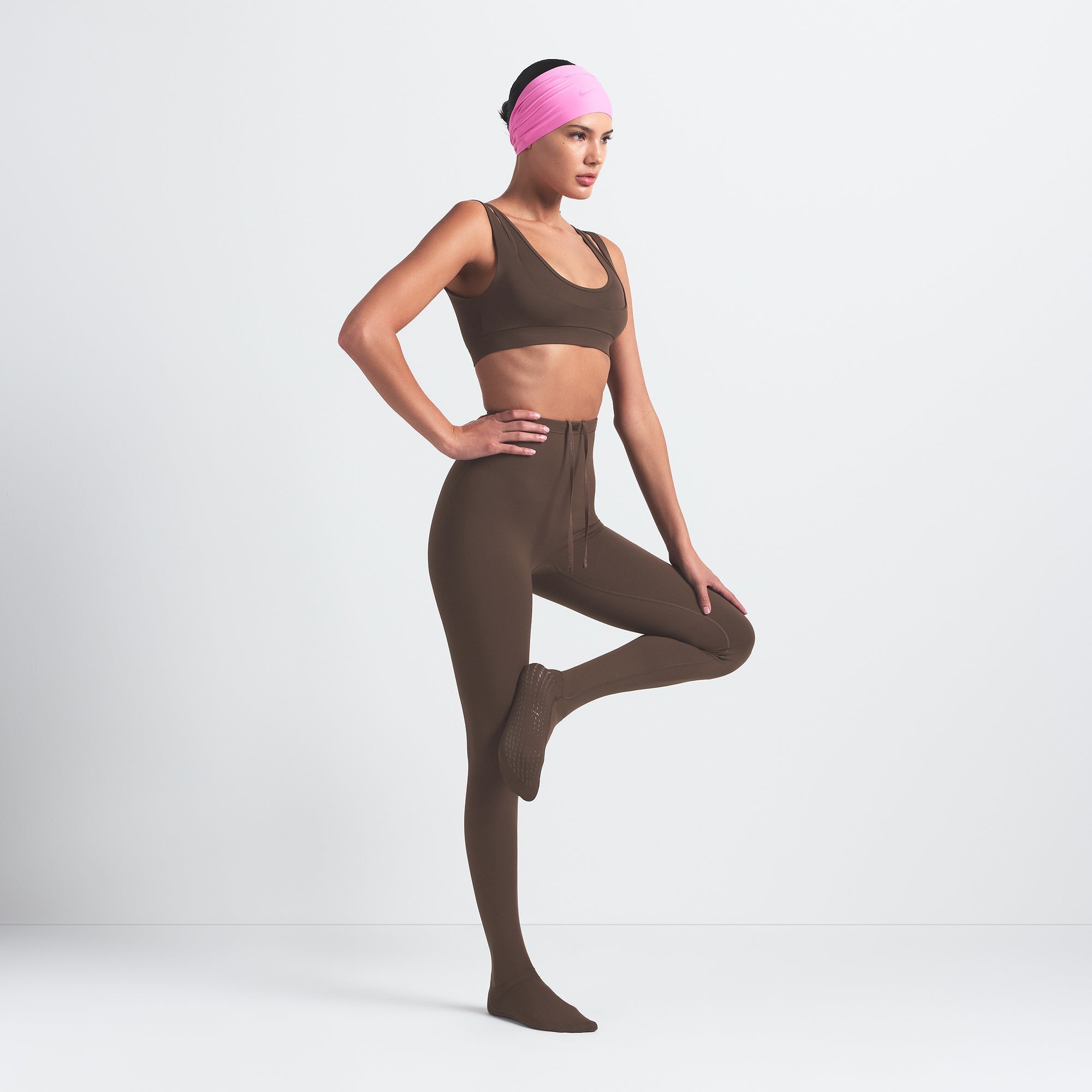 NikeSKIMS MATTE FOOTSIE GRIP LEGGING | DARK SEPIA
