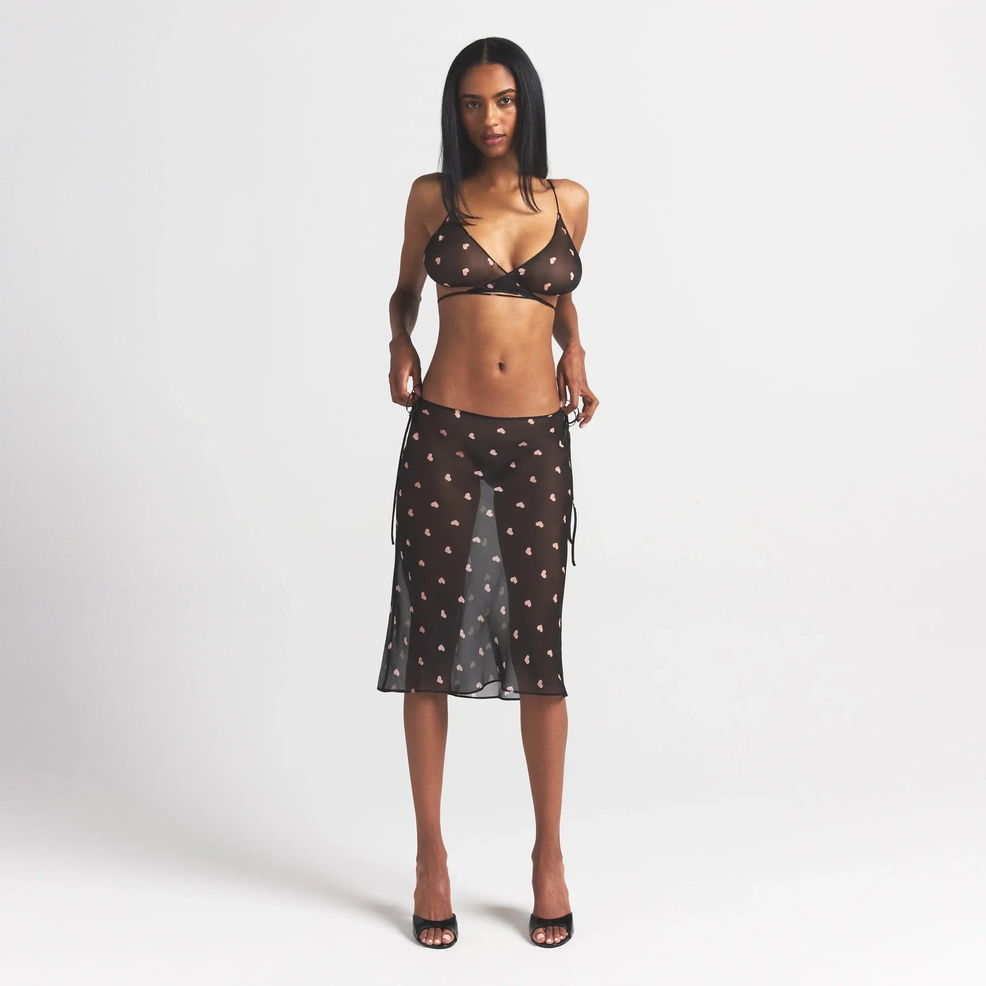 SKIMS ROMANCE SKIMPY WRAP BRALETTE | OBSIDIAN SPACED HEARTS