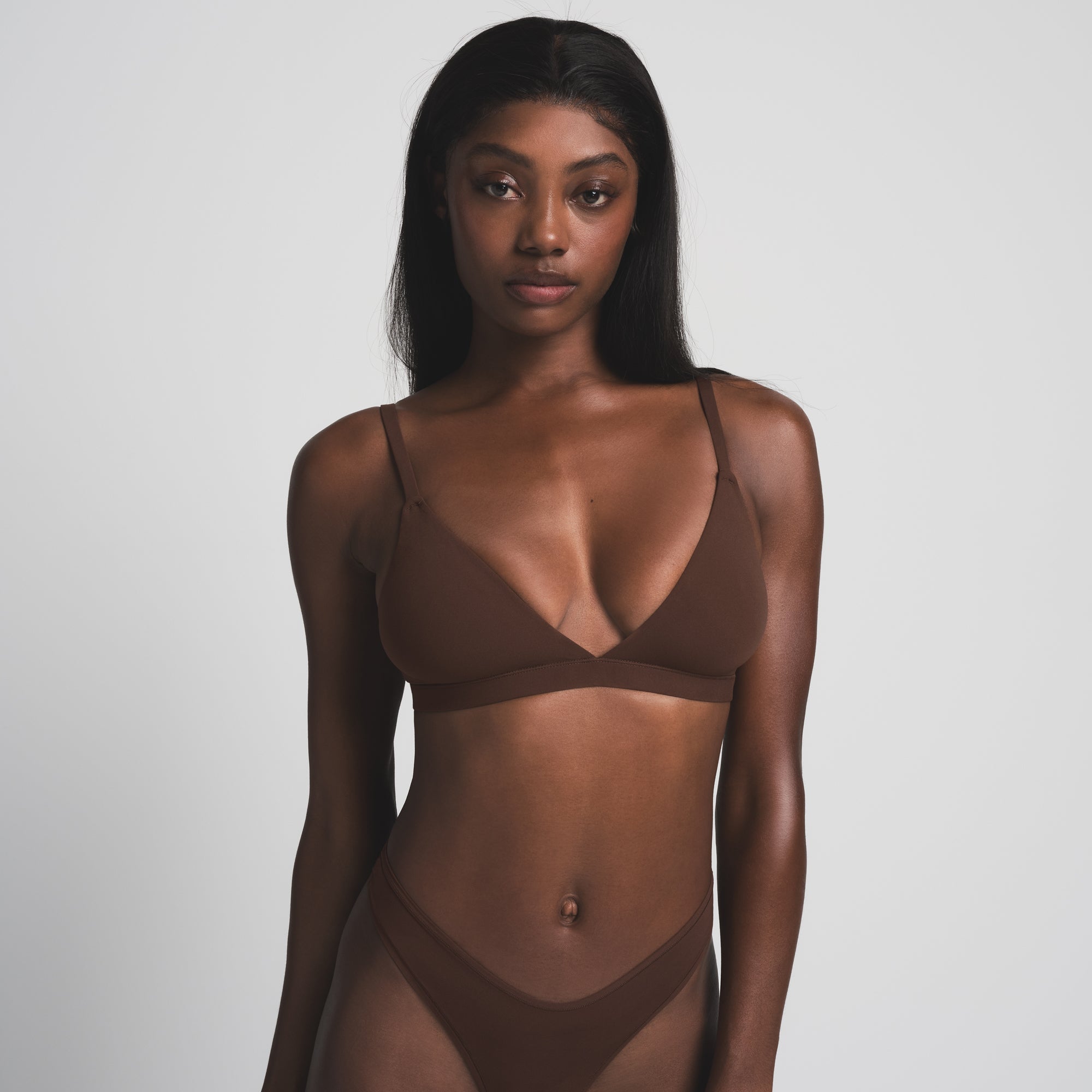SKIMS FITS EVERYBODY TRIANGLE BRALETTE | COCOA