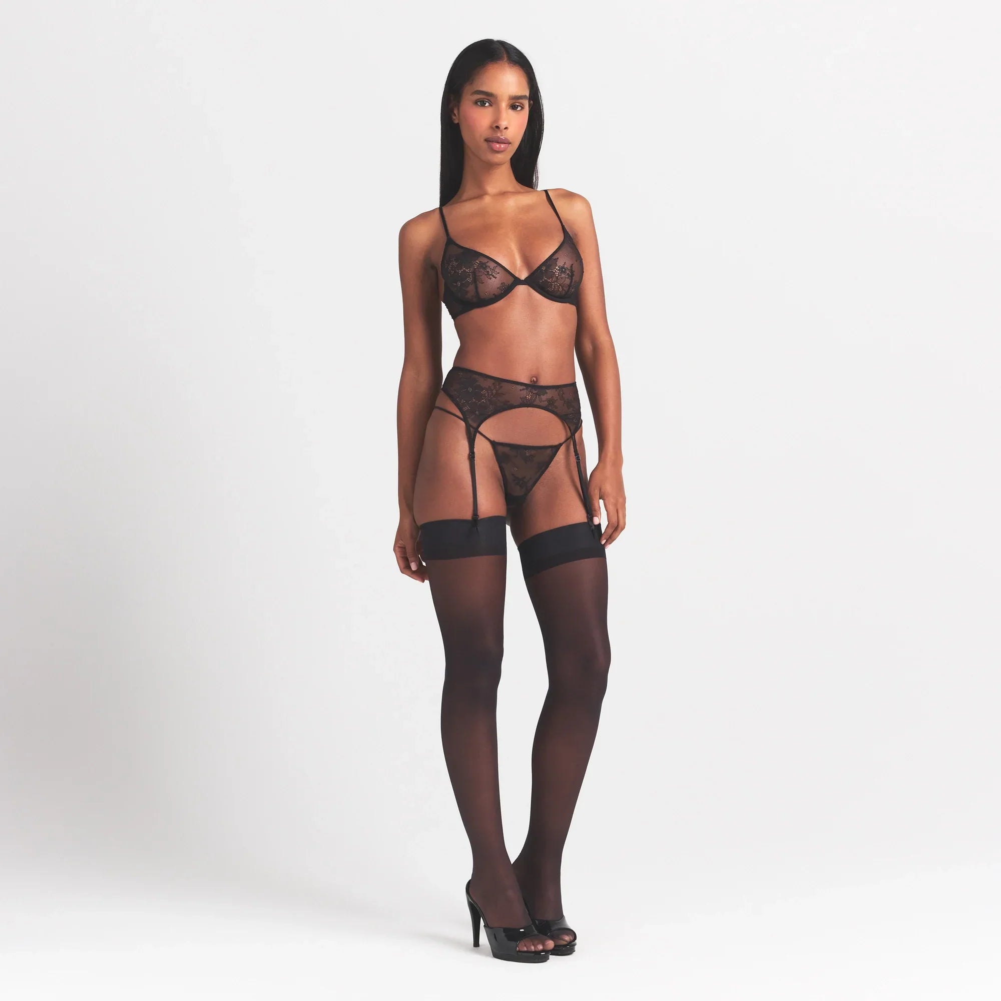 SKIMS ULTRA FINE LACE UNLINED SCOOP BRA | ONYX