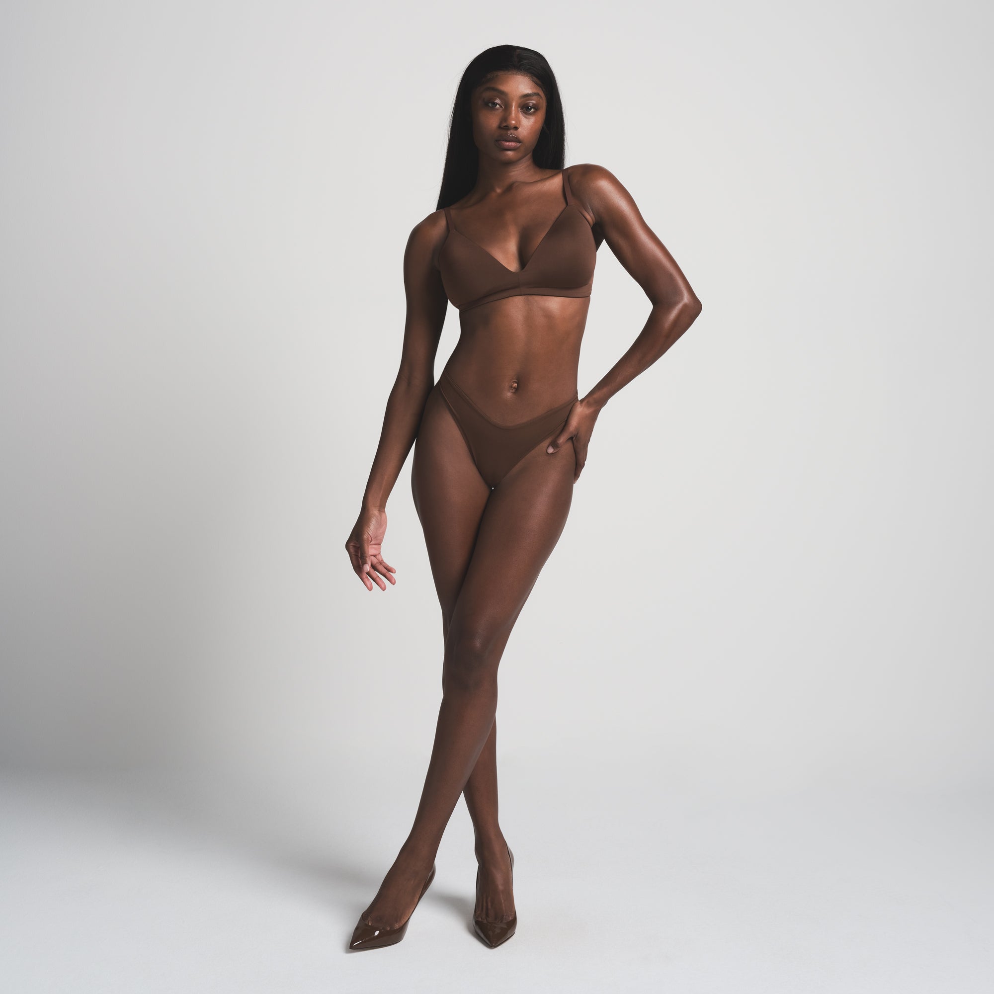 SKIMS WIRELESS FORM T-SHIRT DEMI BRA | COCOA