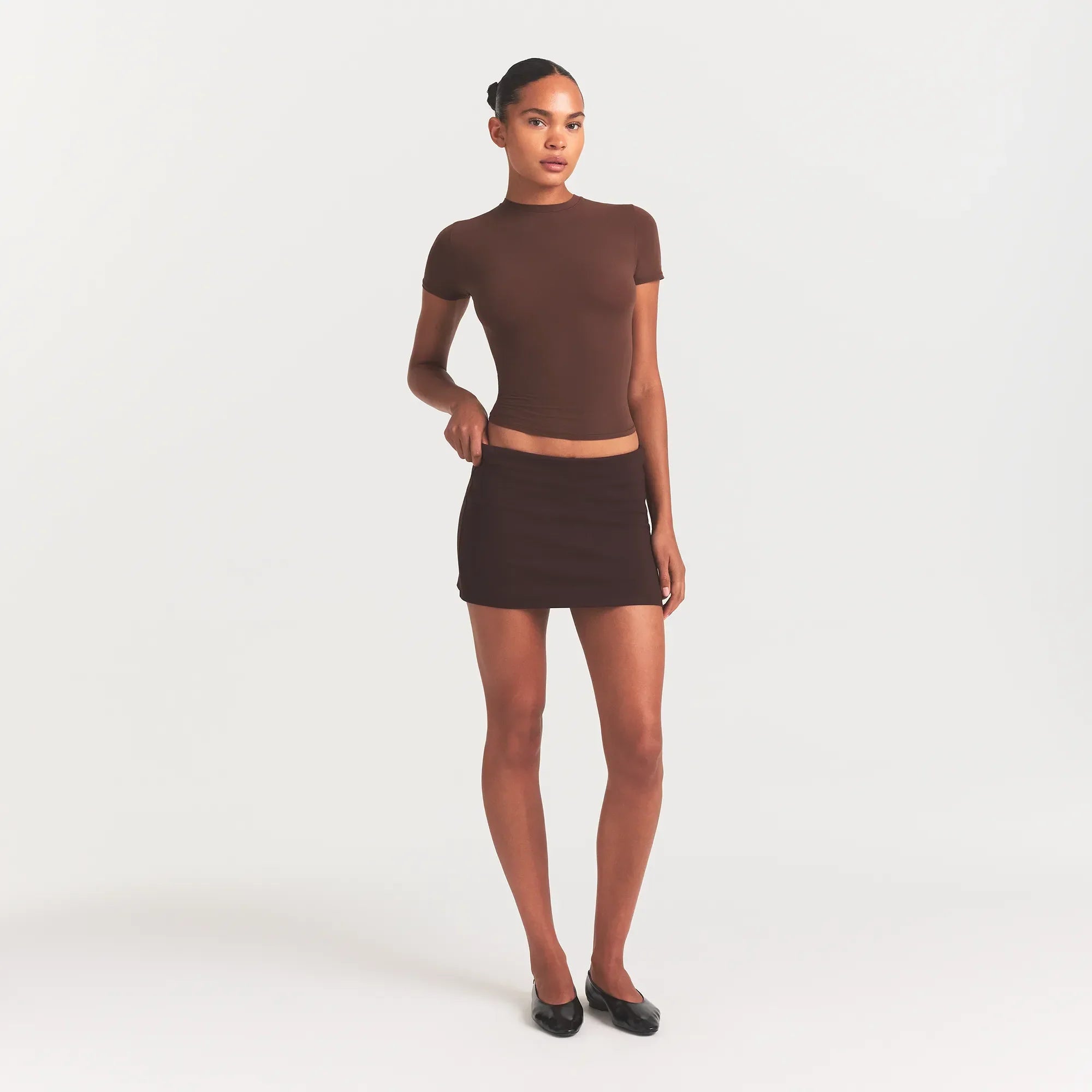 SKIMS THE ESSENTIAL COLLECTION MINI SKORT | ESPRESSO