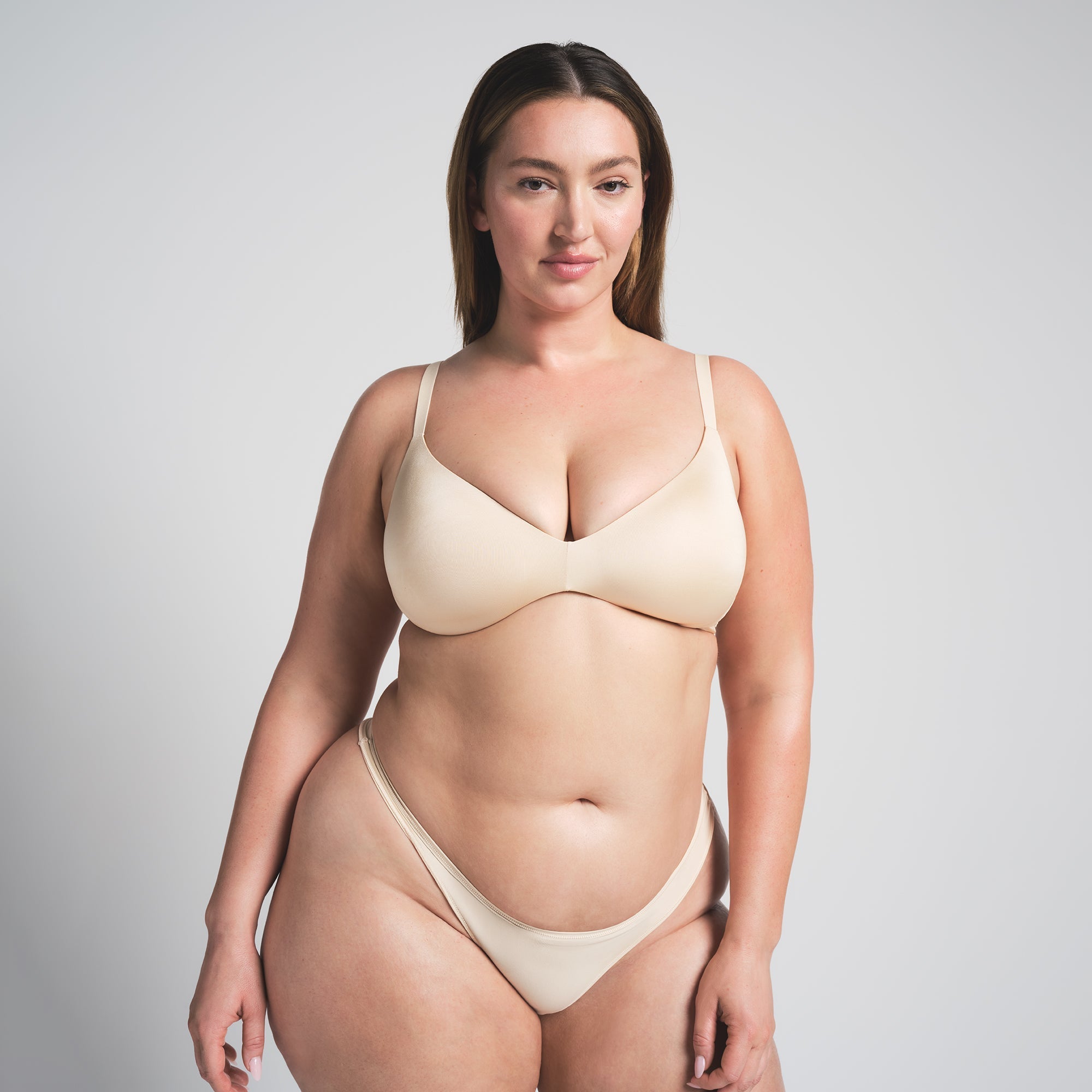 SKIMS WIRELESS FORM PUSH-UP PLUNGE BRA | SAND