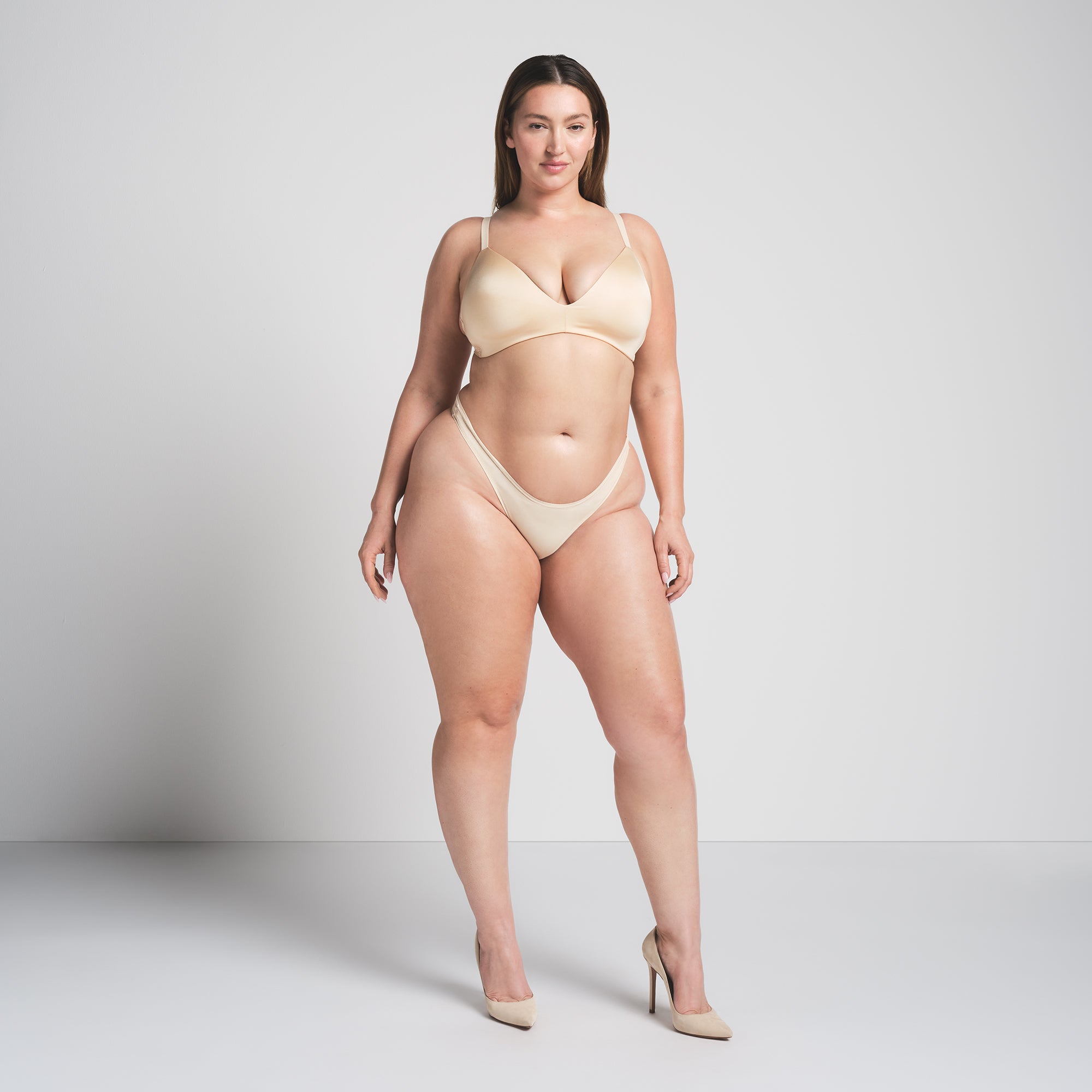 SKIMS WIRELESS FORM T-SHIRT DEMI BRA | SAND