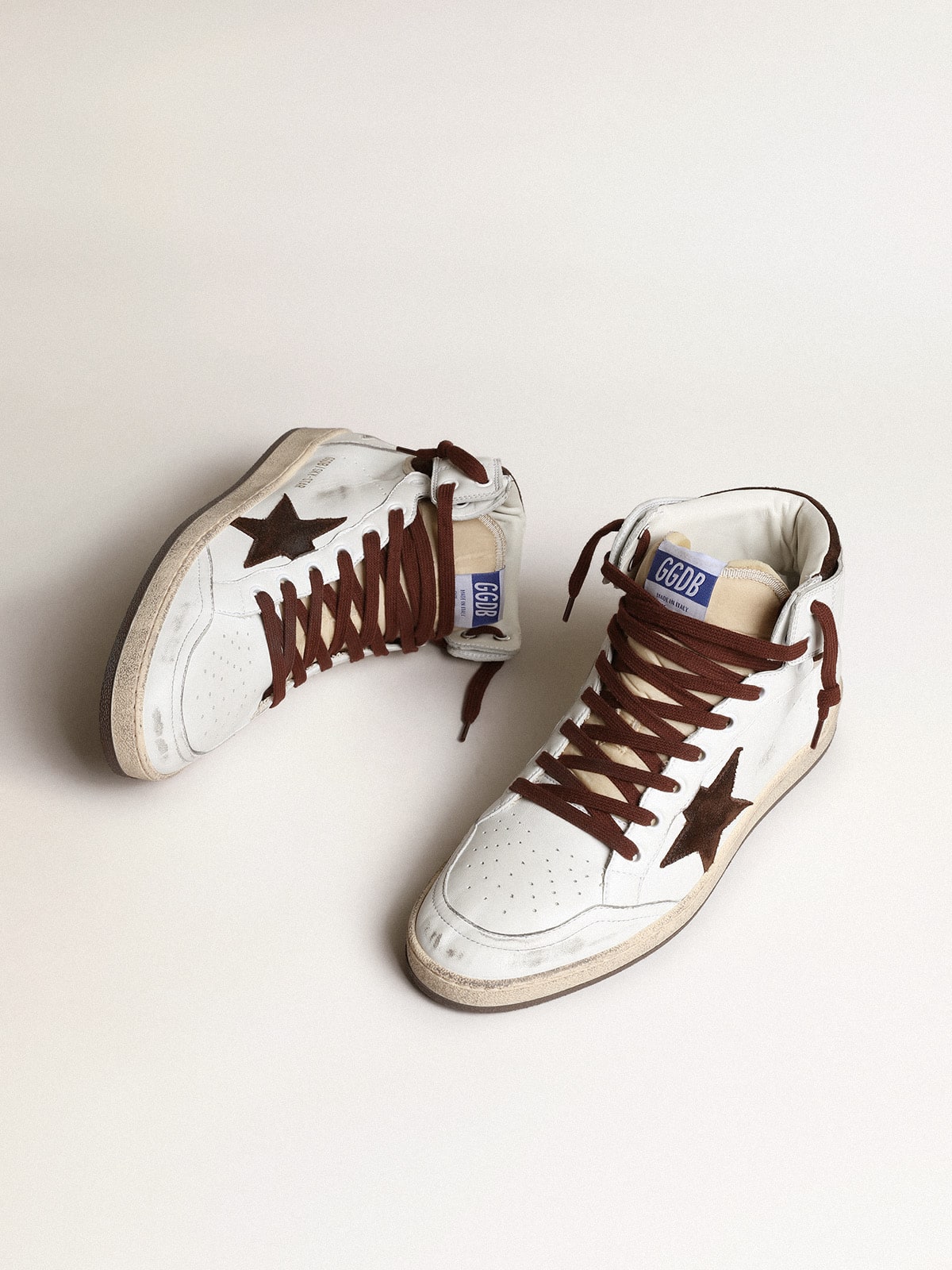 Golden Goose Men’s Sky-Star in white nappa leather with a chocolate suede star