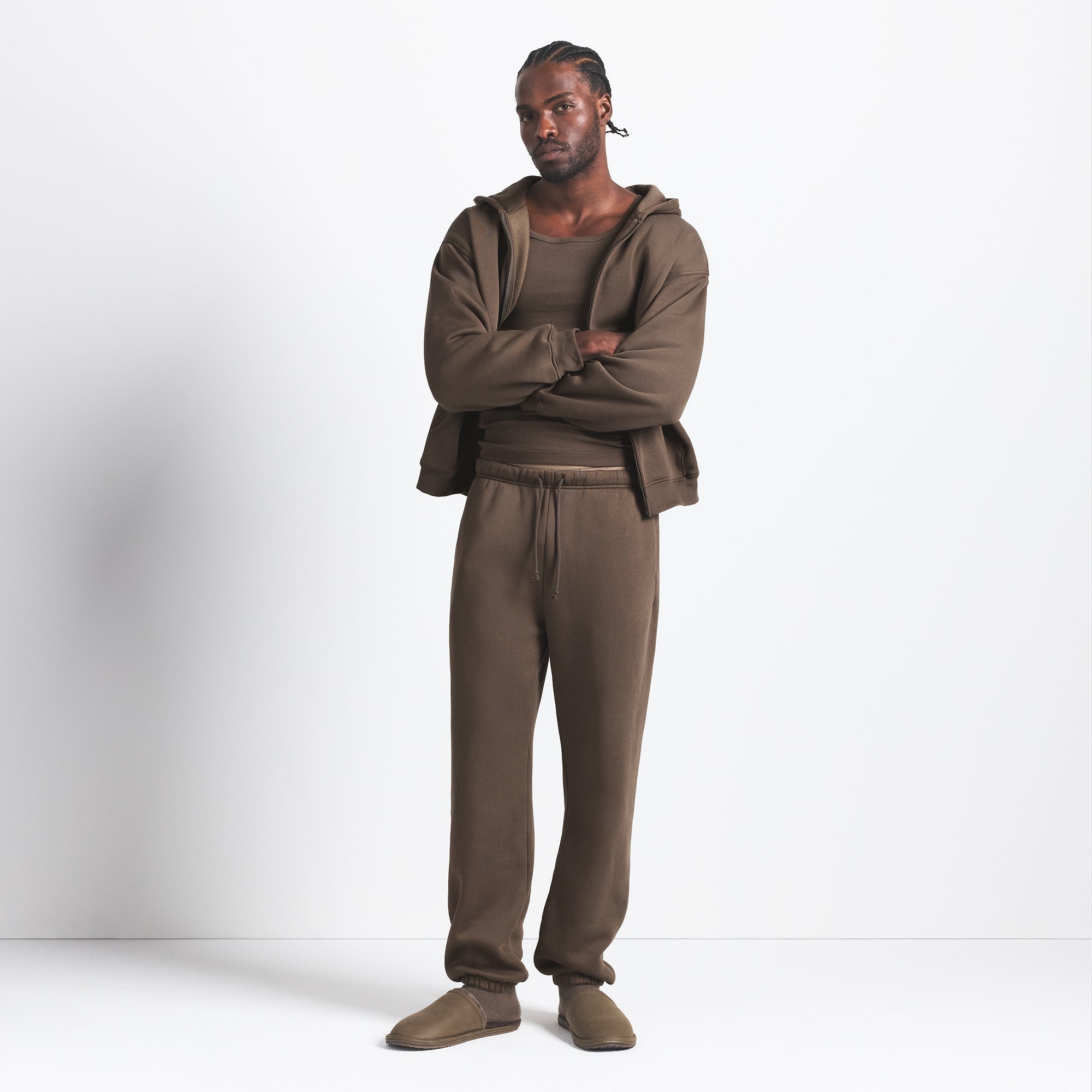 SKIMS FLEECE LOUNGE MENS RELAXED JOGGER | DRIFTWOOD