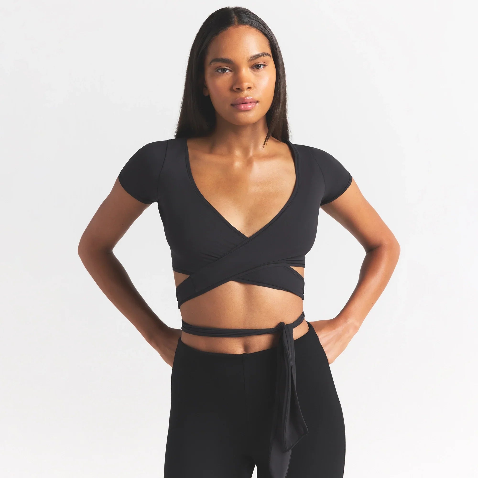 SKIMS FITS EVERYBODY WRAP SUPER CROPPED T-SHIRT | ONYX