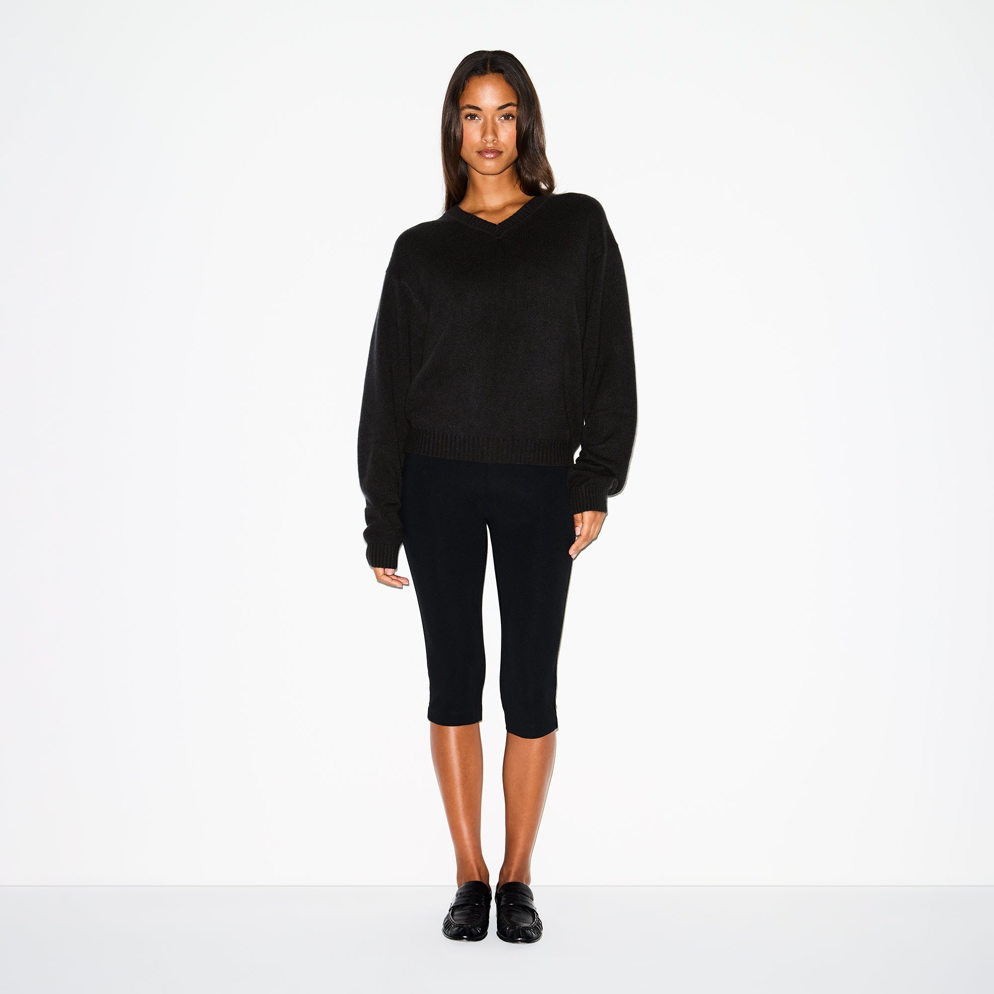 SKIMS WOOL CASHMERE OVERBedenD V NECK SWEATER | ONYX