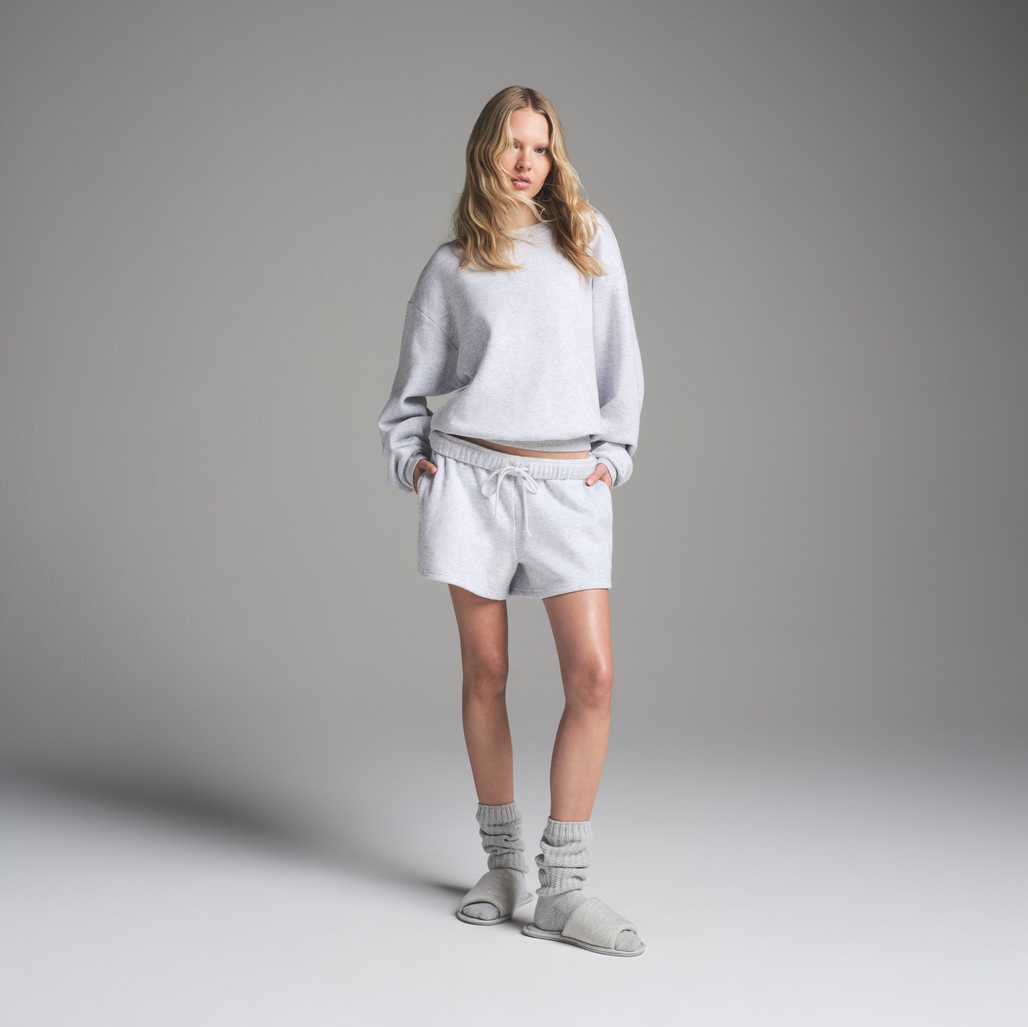 SKIMS COTTON FLEECE CLASSIC CREWNECK | LIGHT HEATHER GREY