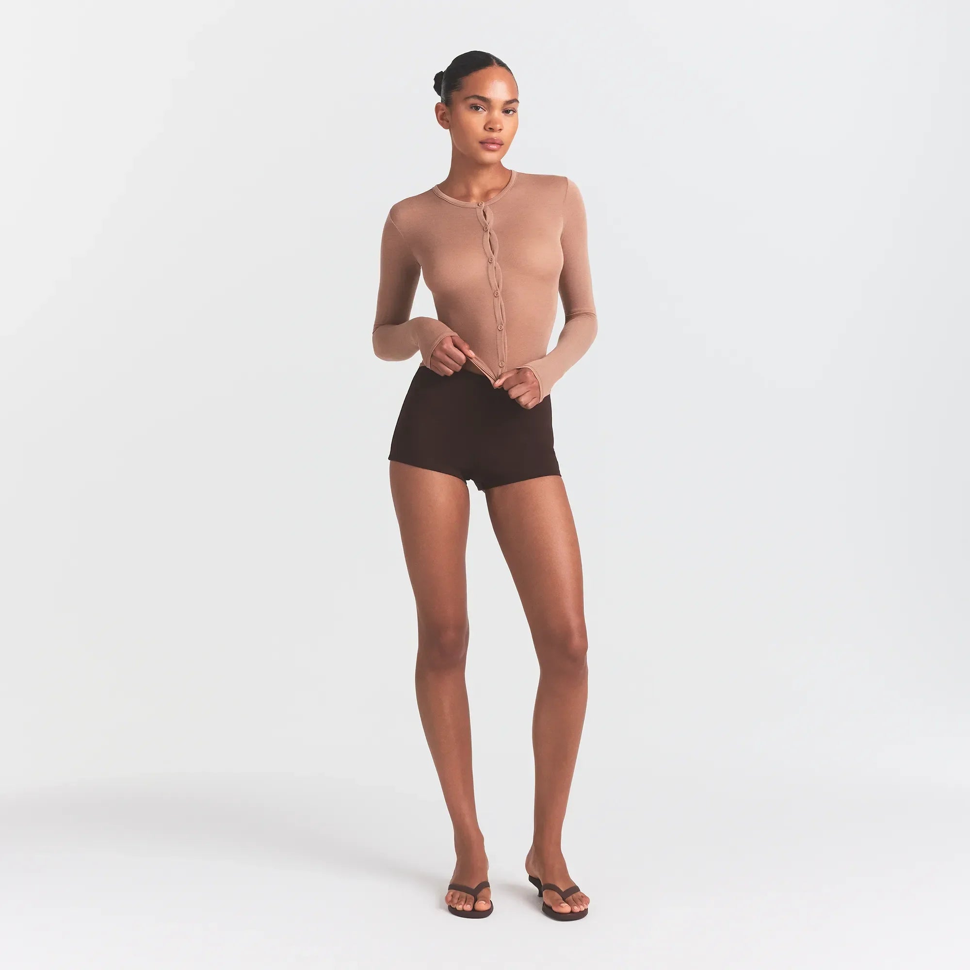 SKIMS THE ESSENTIAL COLLECTION HIGH-WAISTED HOT SHORT | ESPRESSO