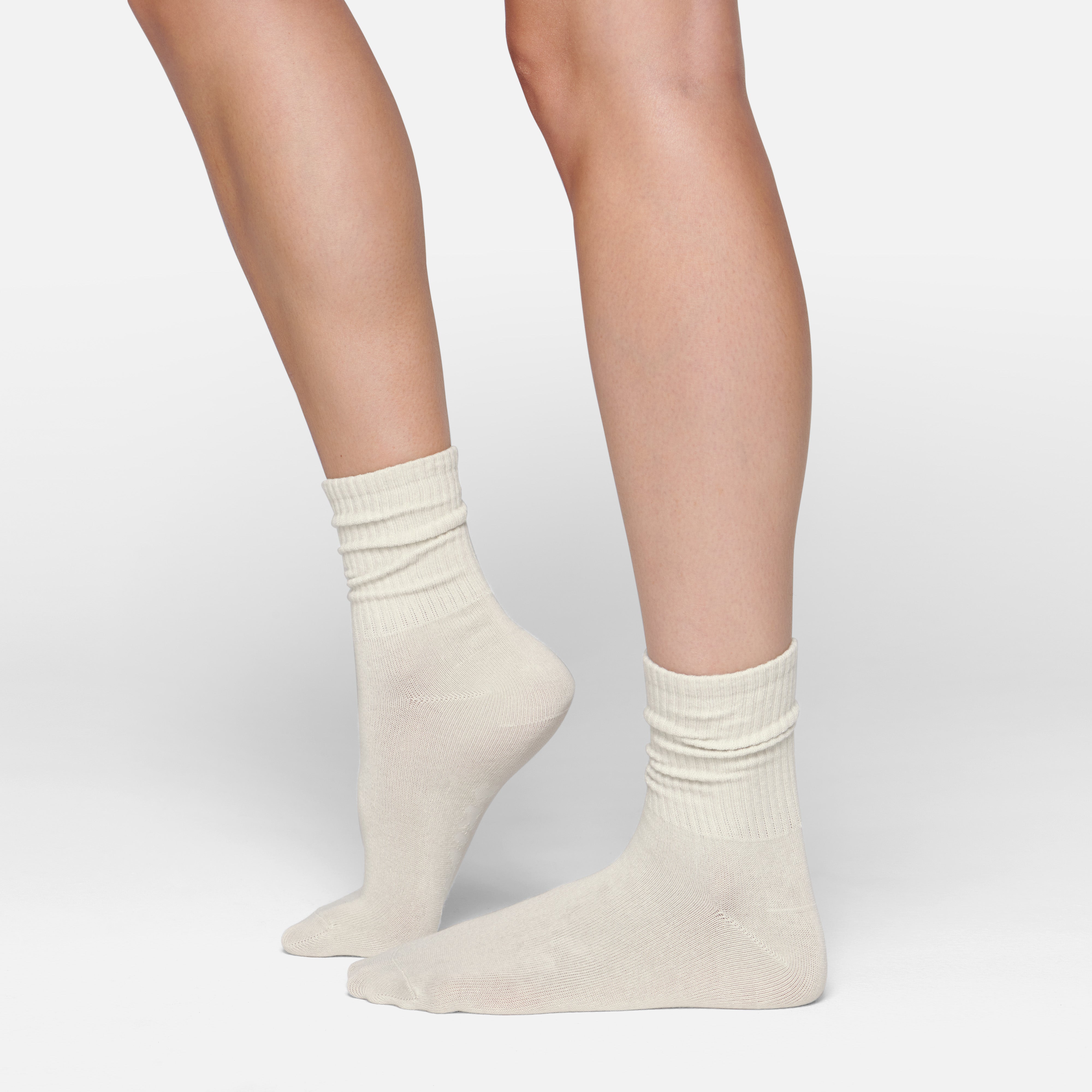 SKIMS RIBBED CREW SOCK | BONE