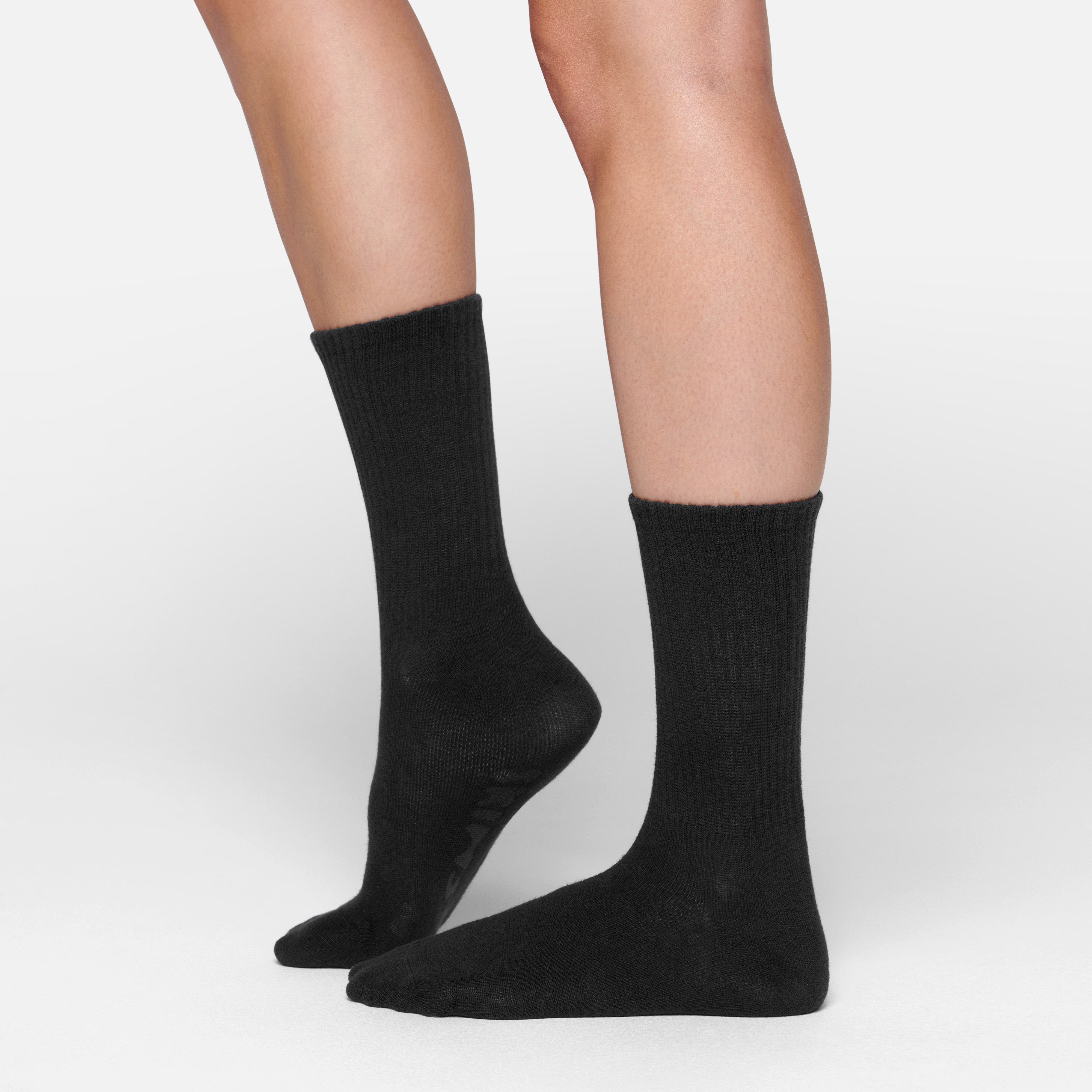 SKIMS RIBBED CREW SOCK | SOOT
