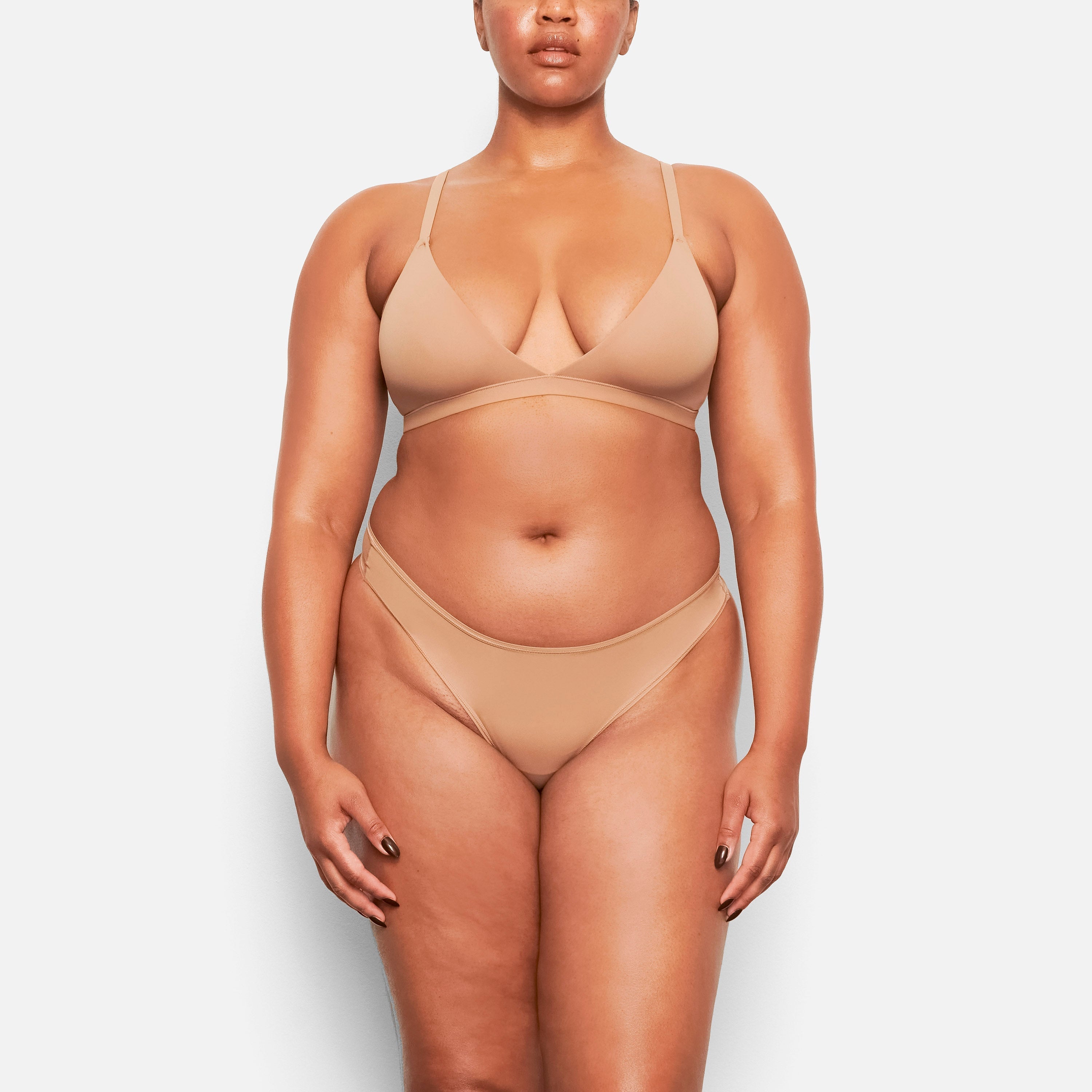 SKIMS FITS EVERYBODY TRIANGLE BRALETTE | SIENNA