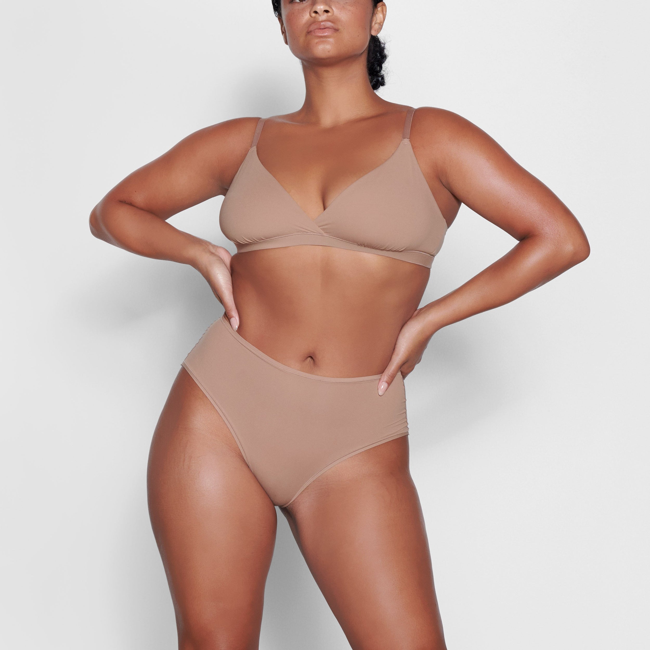 SKIMS FITS EVERYBODY CROSSOVER BRALETTE | SIENNA