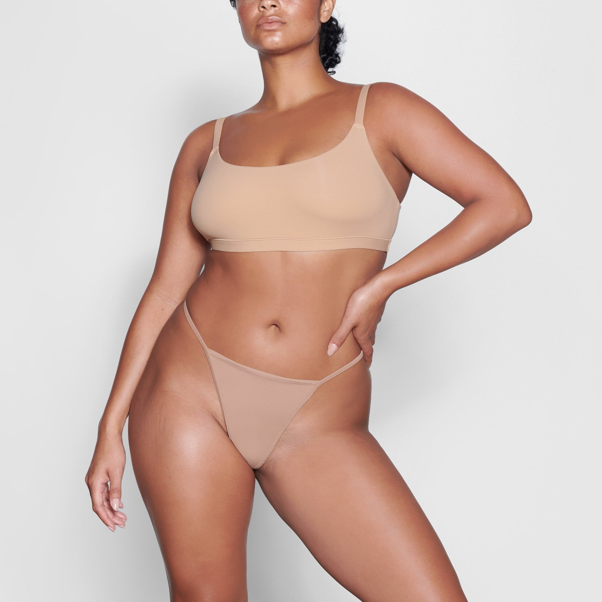 SKIMS FITS EVERYBODY T-STRING THONG | OCHRE
