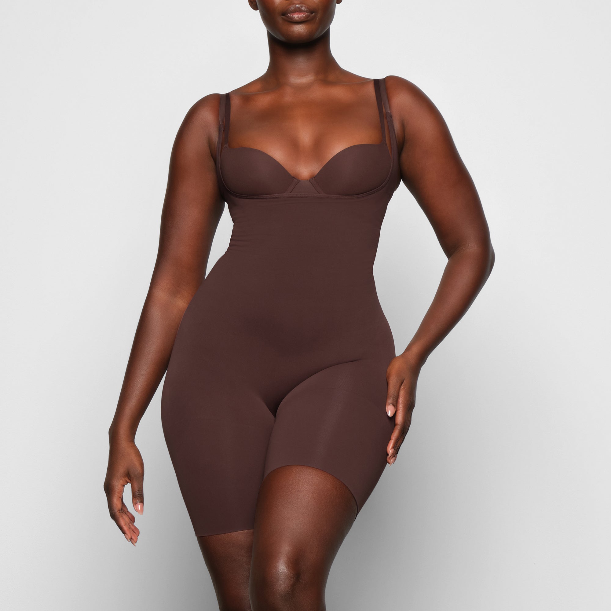 SKIMS SEAMLESS SCULPT BUTT LIFTING OPEN BUST BODYSUIT | COCOA