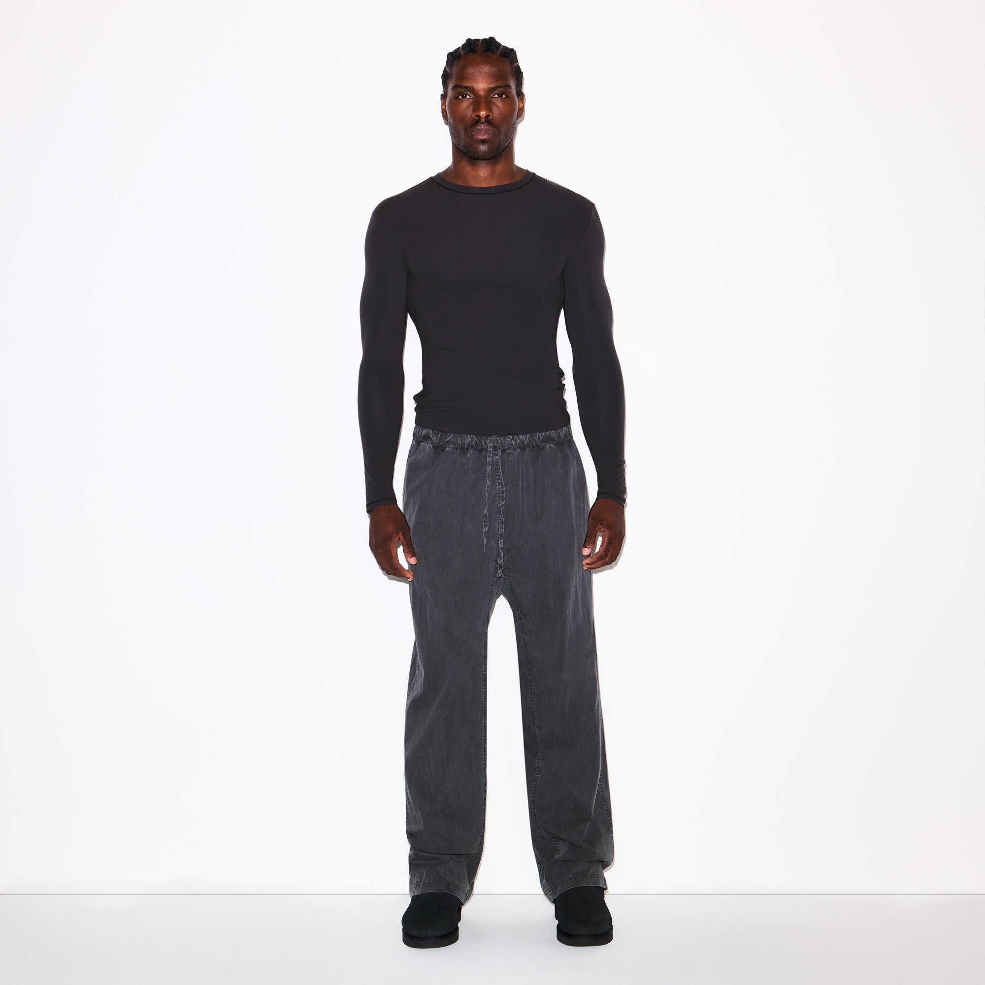 SKIMS FITS EVERYBODY MENS SLIM LONG SLEEVE T-SHIRT | ONYX