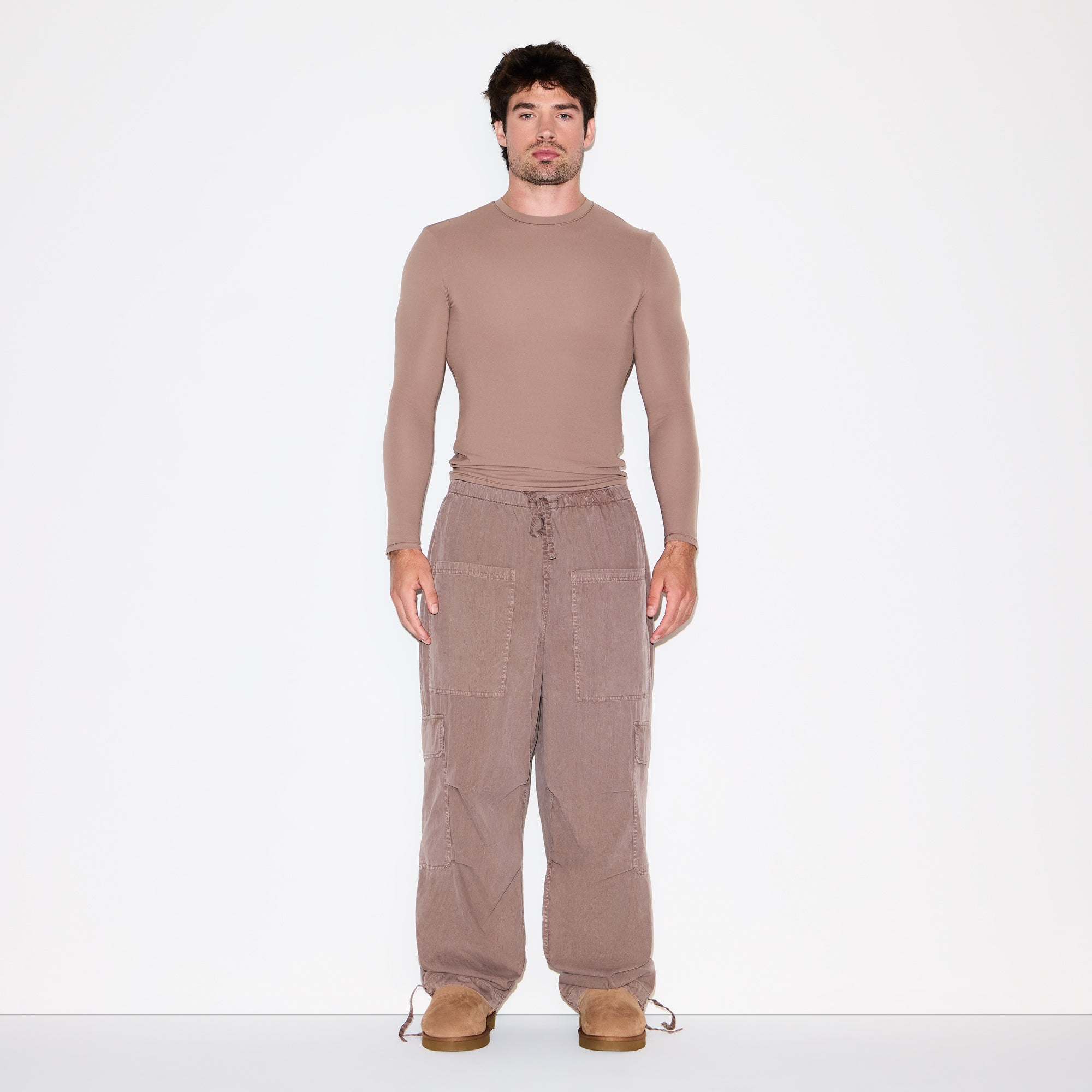 SKIMS FITS EVERYBODY MENS SLIM LONG SLEEVE T-SHIRT | UMBER