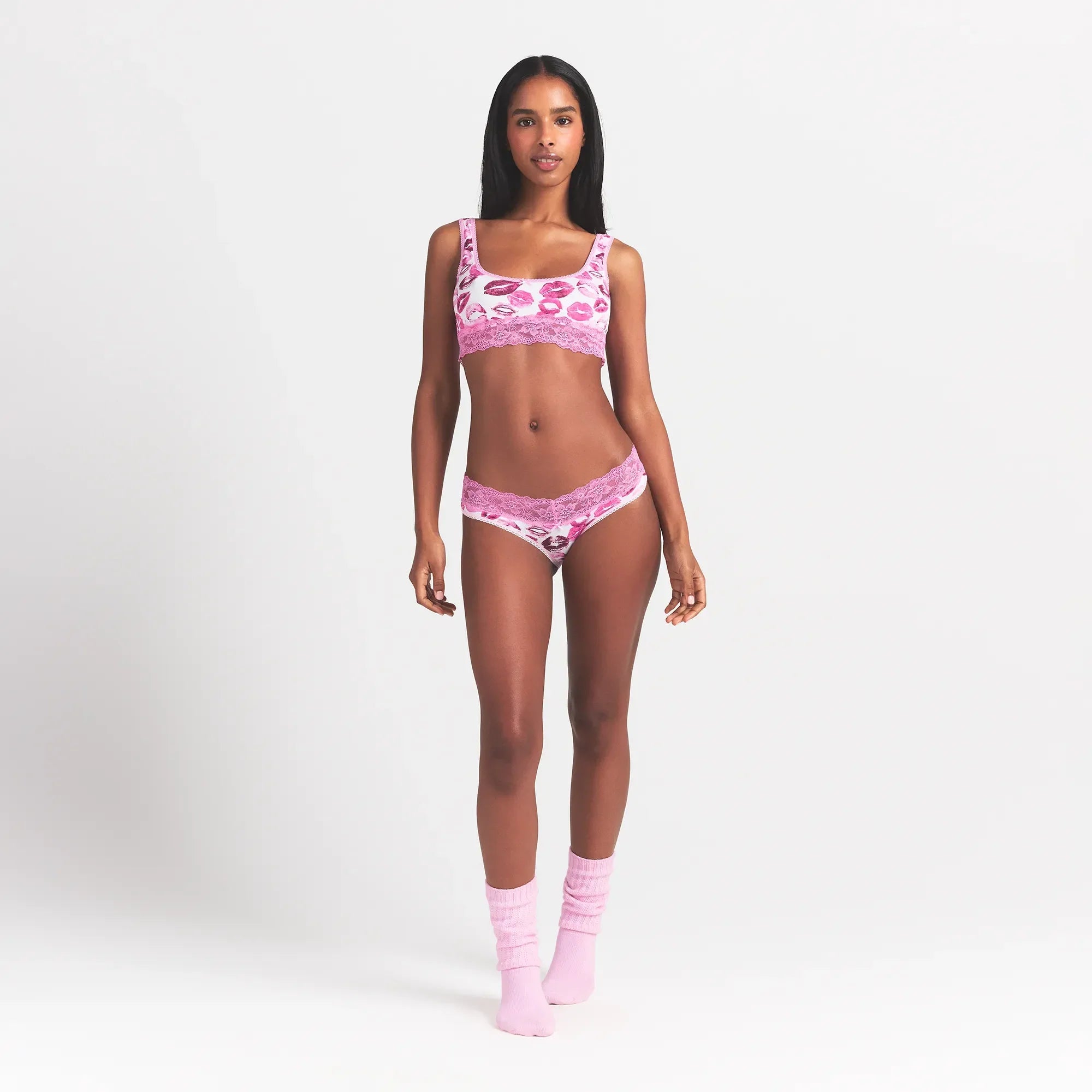 SKIMS LIGHTWEIGHT COTTON WIDE LACE BRIEF | PINK ALLOVER LIPSTICK
