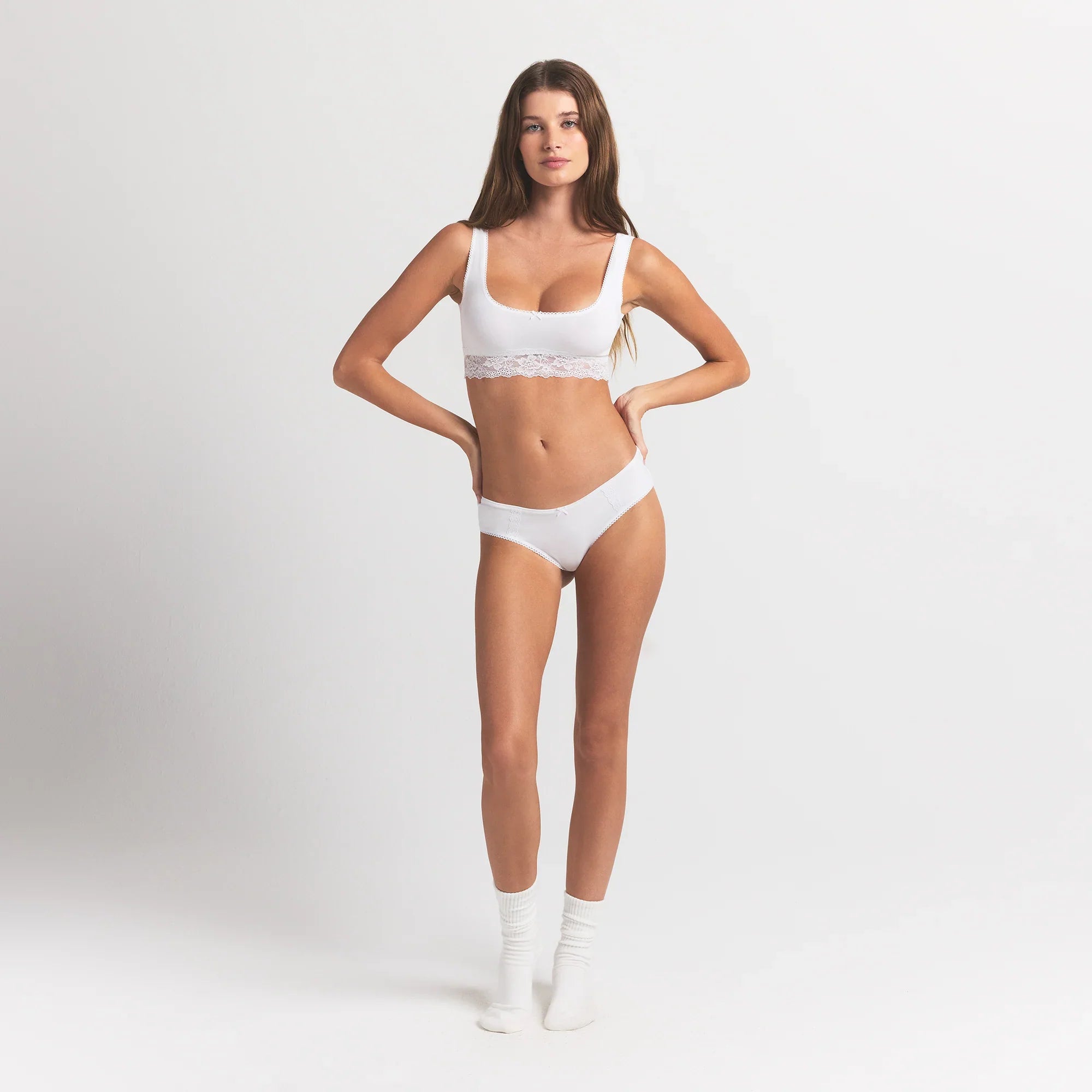 SKIMS LIGHTWEIGHT COTTON LACE HIPSTER | SNOW